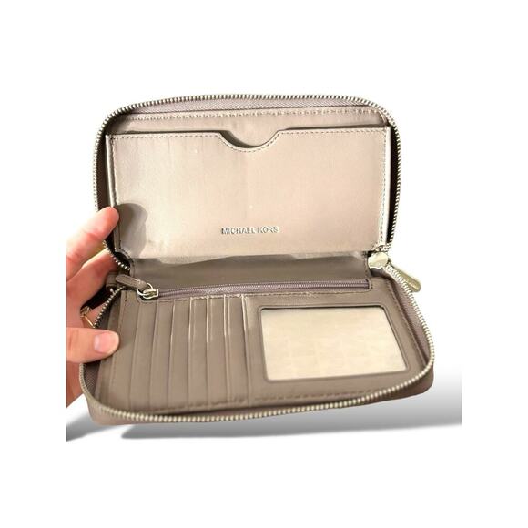 NWOT- Michael Kors Quilted Long Zip Around Wallet Mauve Phone Holder Case - Picture 3 of 6